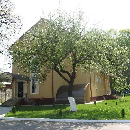 Premier Club Hotel Chernivtsi Bagian luar foto