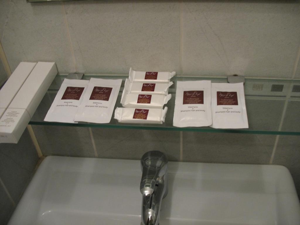 Premier Club Hotel Chernivtsi Ruang foto